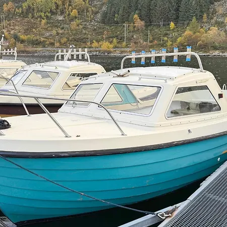 3 Person In Flatraket-by Traum *