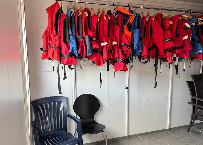 3 Person In Flatraket-by Traum *